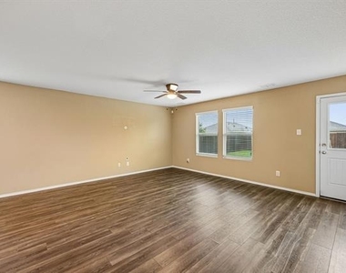 1605 Fields View Drive - Photo Thumbnail 10
