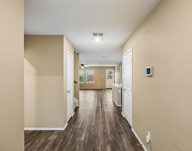1605 Fields View Drive - Photo Thumbnail 1