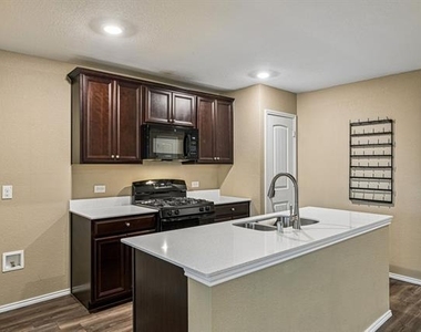 1605 Fields View Drive - Photo Thumbnail 5