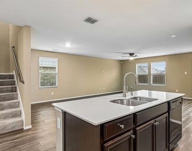 1605 Fields View Drive - Photo Thumbnail 7