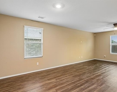 1605 Fields View Drive - Photo Thumbnail 8