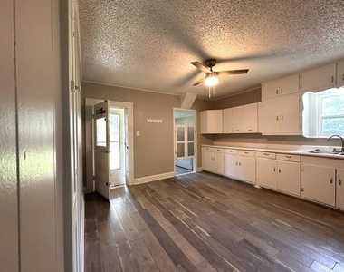 2403 Austin Avenue - Photo Thumbnail 10
