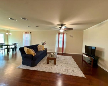 2307 Norwood Street - Photo Thumbnail 4