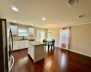 2307 Norwood Street - Photo Thumbnail 5
