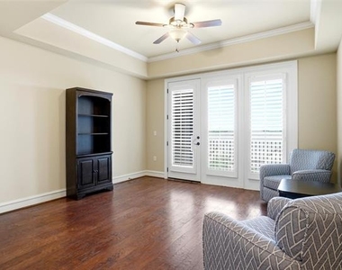 301 Watermere Drive - Photo Thumbnail 2