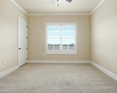 301 Watermere Drive - Photo Thumbnail 21
