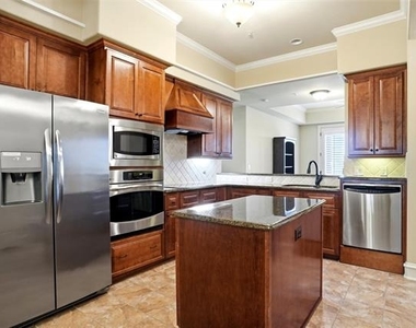 301 Watermere Drive - Photo Thumbnail 7