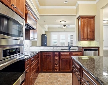 301 Watermere Drive - Photo Thumbnail 8