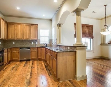 3012 Carmel Street - Photo Thumbnail 11