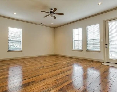 3012 Carmel Street - Photo Thumbnail 9