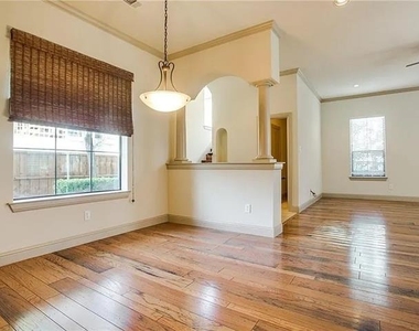3012 Carmel Street - Photo Thumbnail 10