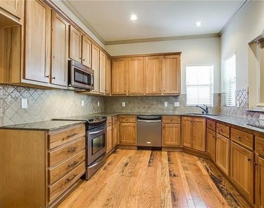 3012 Carmel Street - Photo Thumbnail 12