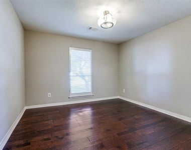 4004 Winter Park Lane - Photo Thumbnail 14
