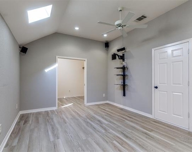 4004 Winter Park Lane - Photo Thumbnail 17