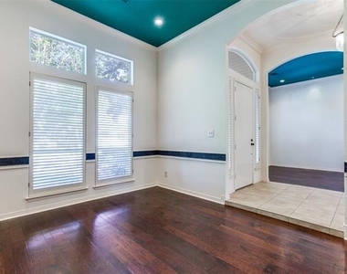 4004 Winter Park Lane - Photo Thumbnail 3