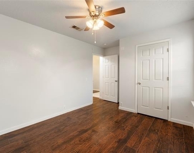 206 Shady Brook Drive - Photo Thumbnail 17