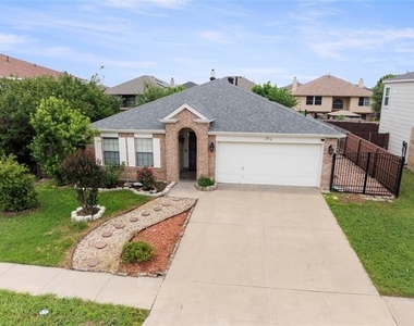 206 Shady Brook Drive - Photo Thumbnail 2
