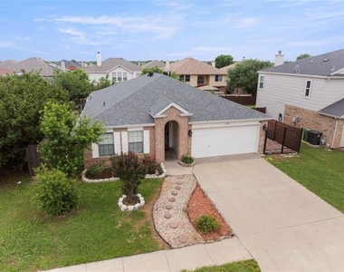 206 Shady Brook Drive - Photo Thumbnail 3