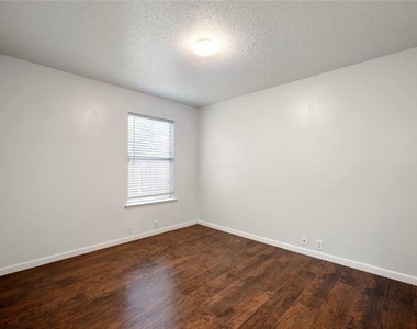 206 Shady Brook Drive - Photo Thumbnail 18