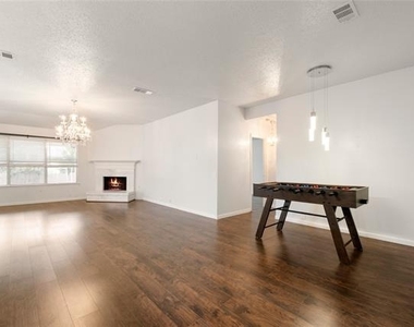 206 Shady Brook Drive - Photo Thumbnail 7