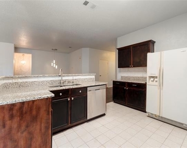 206 Shady Brook Drive - Photo Thumbnail 12