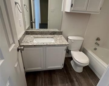 1621 Collin Drive - Photo Thumbnail 10