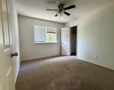 1621 Collin Drive - Photo Thumbnail 6