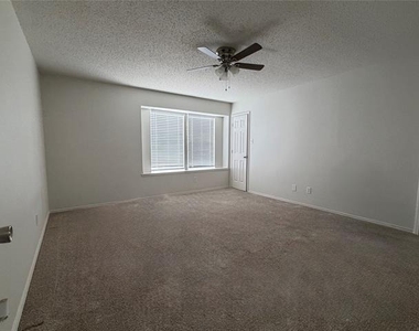 1621 Collin Drive - Photo Thumbnail 9