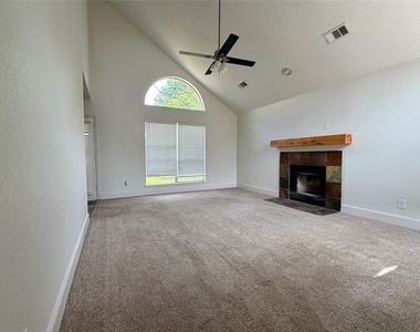 1621 Collin Drive - Photo Thumbnail 1
