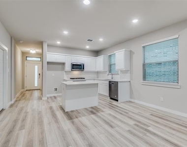 2544 Rambling Road - Photo Thumbnail 5