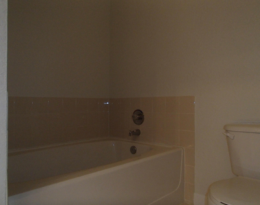1101 Belmont Place - Photo Thumbnail 12