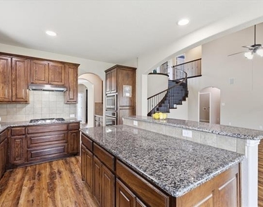 9841 White Bear Trail - Photo Thumbnail 8