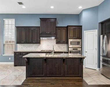 404 Warwick Boulevard - Photo Thumbnail 6