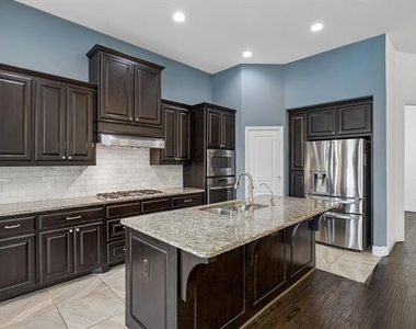 404 Warwick Boulevard - Photo Thumbnail 7