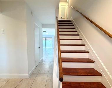 413 N Cypress Drive - Photo Thumbnail 9