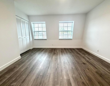 413 N Cypress Drive - Photo Thumbnail 15