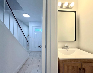 413 N Cypress Drive - Photo Thumbnail 8