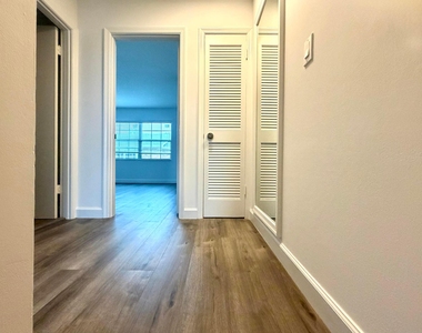 413 N Cypress Drive - Photo Thumbnail 11