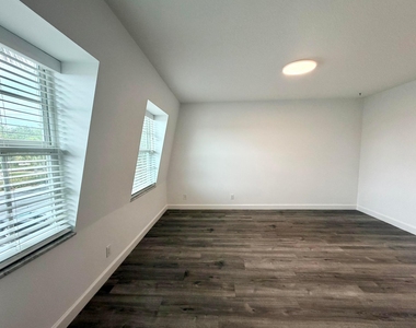 413 N Cypress Drive - Photo Thumbnail 14