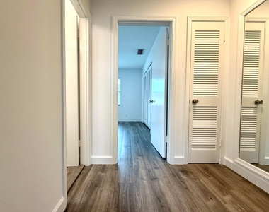 413 N Cypress Drive - Photo Thumbnail 18