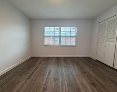 413 N Cypress Drive - Photo Thumbnail 16