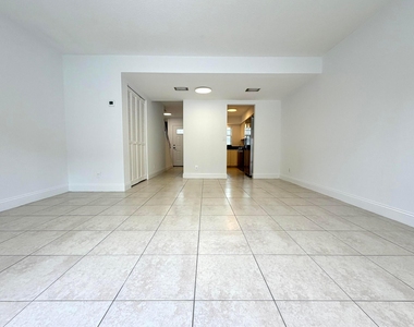 413 N Cypress Drive - Photo Thumbnail 3