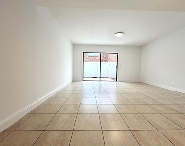 413 N Cypress Drive - Photo Thumbnail 5