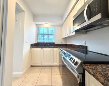413 N Cypress Drive - Photo Thumbnail 2