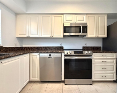 413 N Cypress Drive - Photo Thumbnail 4
