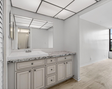 12 Royal Palm Way - Photo Thumbnail 29