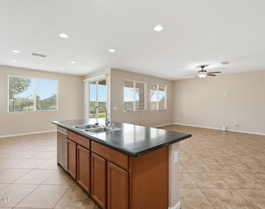 27293 N 78th Lane - Photo Thumbnail 10