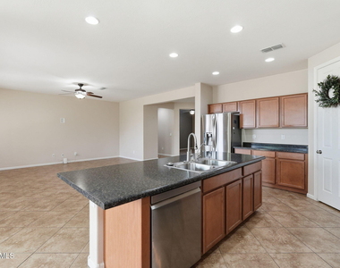 27293 N 78th Lane - Photo Thumbnail 11