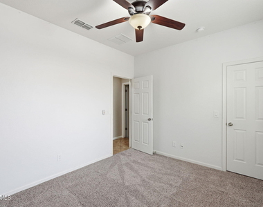27293 N 78th Lane - Photo Thumbnail 23