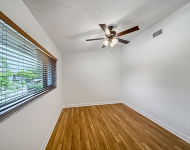 2700 S Oakland Forest Drive - Photo Thumbnail 31